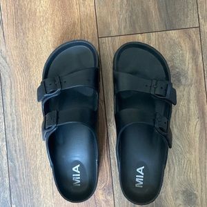 MIA plastic platform slides in black